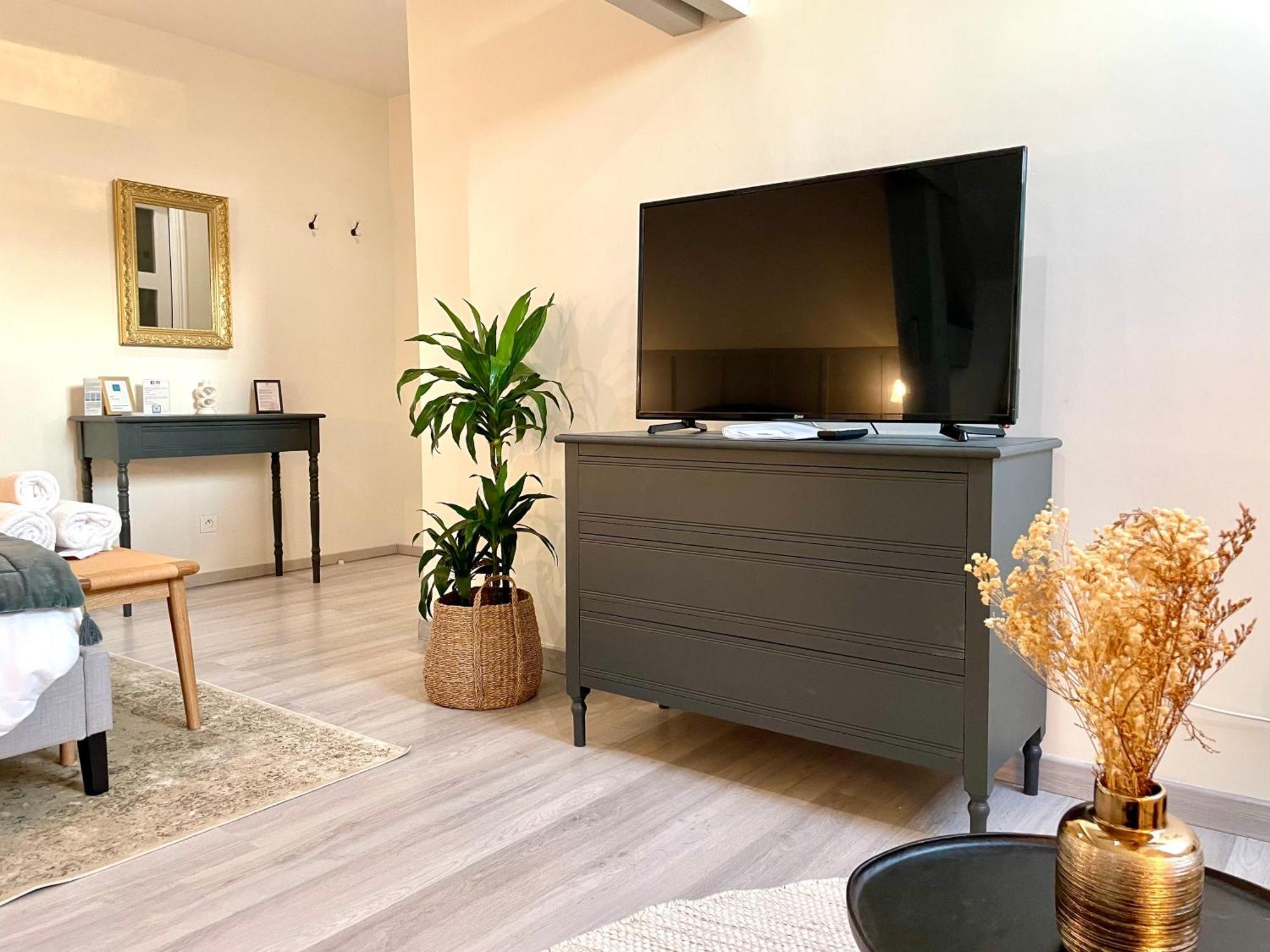 Villa De La Croix - Maison D'Hotes A 4 Minutes De L'A26 Avec Parking Villechétif Екстериор снимка